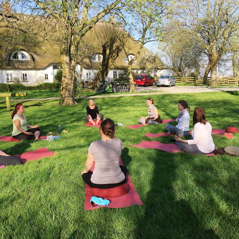 Yoga im Garten